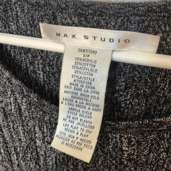 Max Studio grey pullover sweater size small - Picture 3 of 7